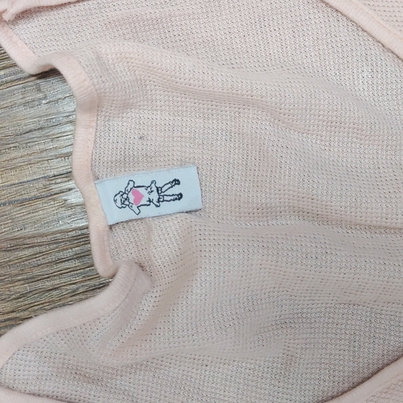 Adorable thermal shirt sleeved top... - Picture 2 of 3